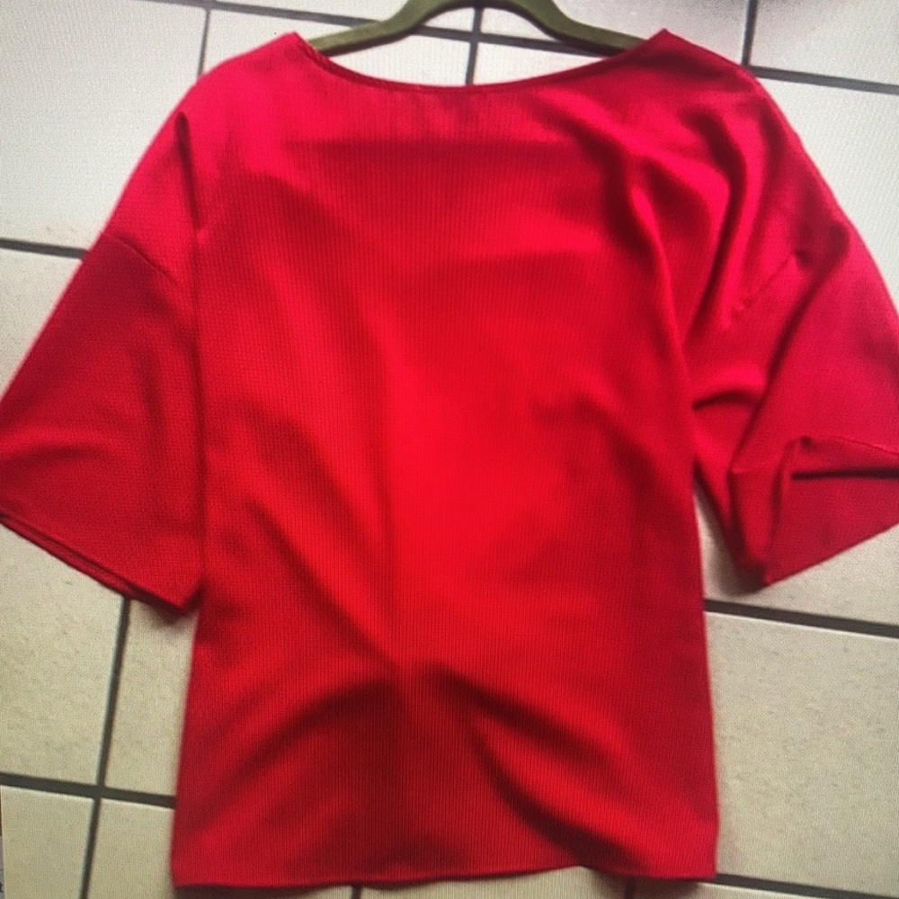Red top - Picture 4 of 4